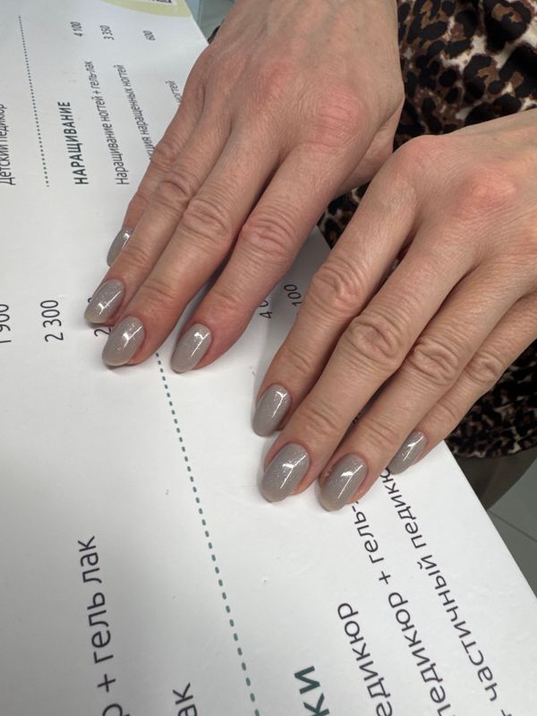 глянцевый, серый, лак с блестками, однотон, Маникюр, на каждый день, нежный