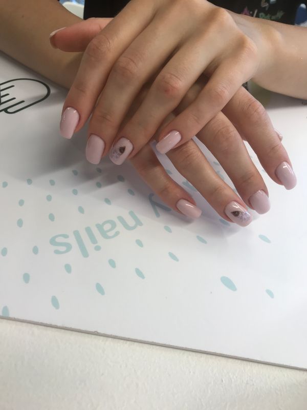 Маникюр, молочный, на каждый день, нежный, дизайн, глянцевый, слайдеры, котик