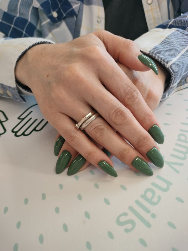 Маникюр, зеленый, глянцевый, однотон, лак с блестками