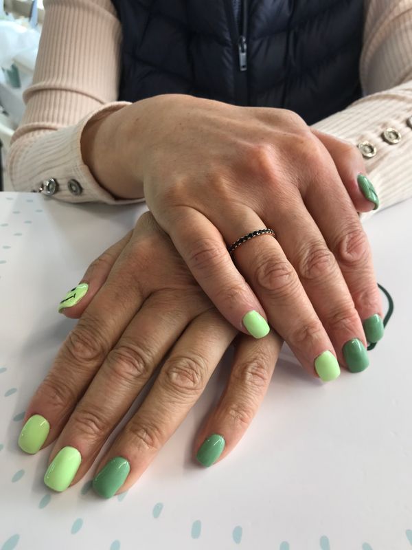 глянцевый, салатовый, разная длинна, нюд, Маникюр, дизайн, рисунок, минимализм, смайлик, комбинированный