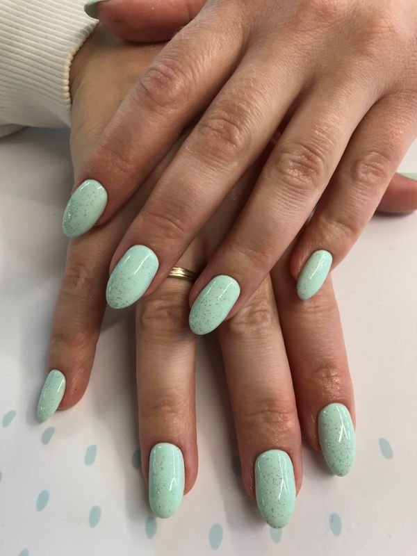 глянцевый, нюд, однотон, бирюзовый, Маникюр, на каждый день, нежный, топ в крапинку
