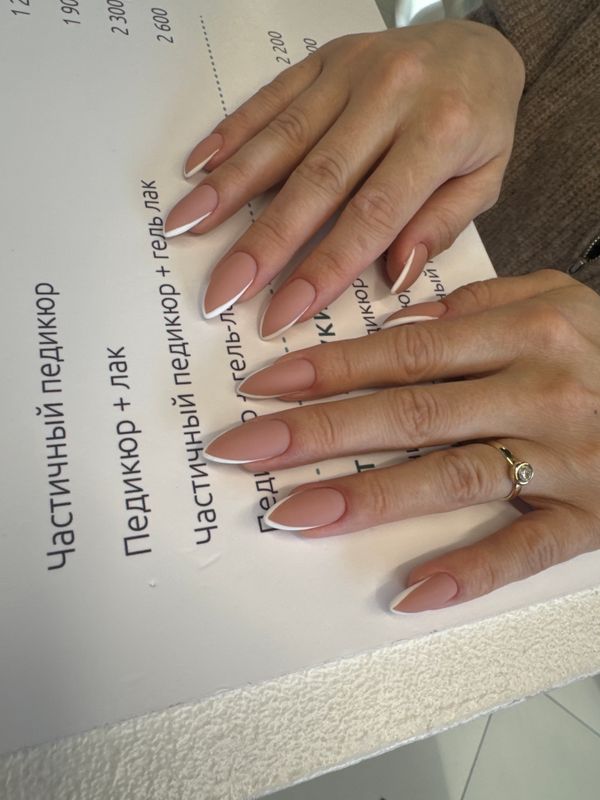 Маникюр, пудровый, на каждый день, матовый, дизайн, френч, классический, нюд