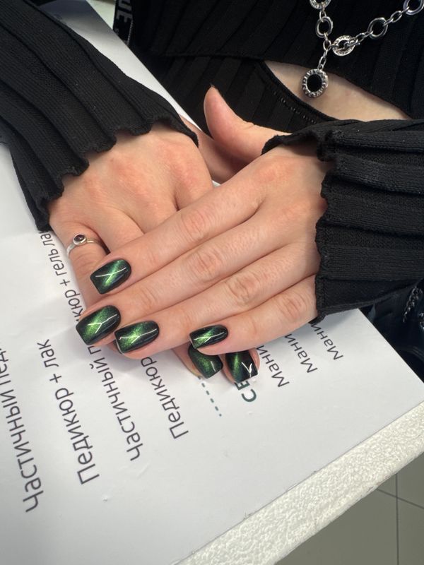 Маникюр, разная длинна, зеленый, глянцевый, кошачий глаз, однотон
