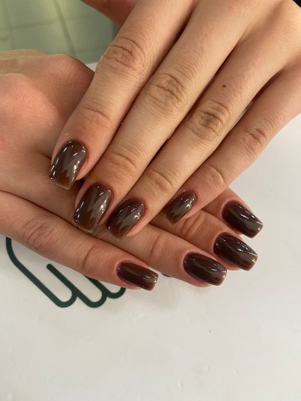Маникюр, выравнивание толстое, темный шоколад, глянцевый, однотон