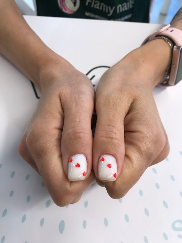 Маникюр, заусеницы, белый, праздничный, дизайн, сердечки, стразы, глянцевый