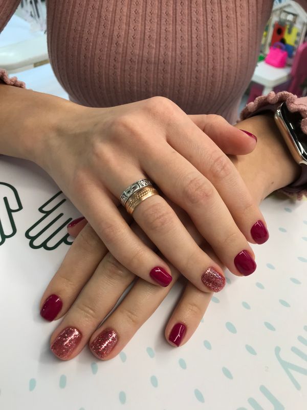 Маникюр, бордовый, глянцевый, винный, лак с блестками, комбинированный