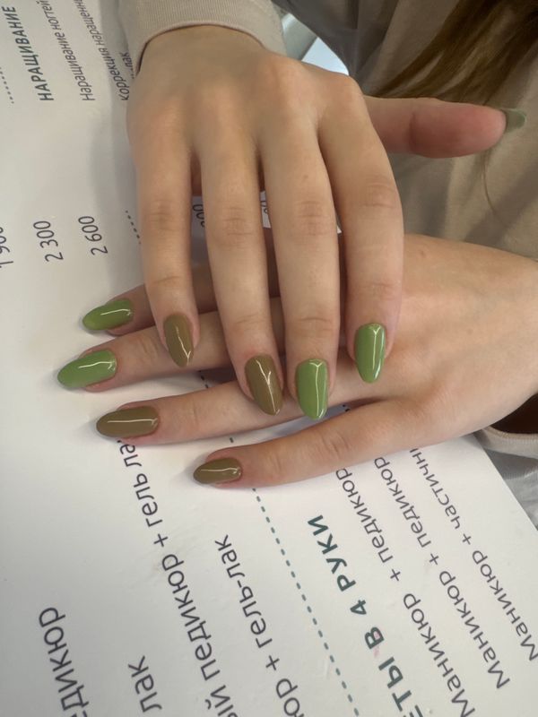 Маникюр, зеленый, глянцевый, комбинированный, нюд