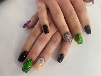 Маникюр, дизайн, глянцевый, абстракция, Стемпинг, разные цвета, серый, черный, зеленый, фиолетовый, комбинированный