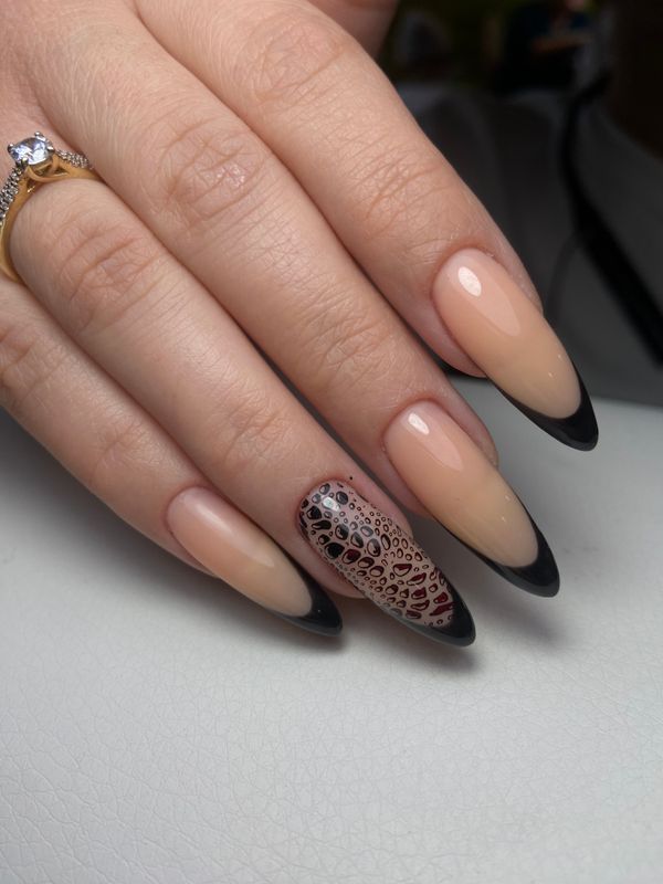 Маникюр, бежевый, глянцевый, дизайн, френч, кожа змеи, оригинальный