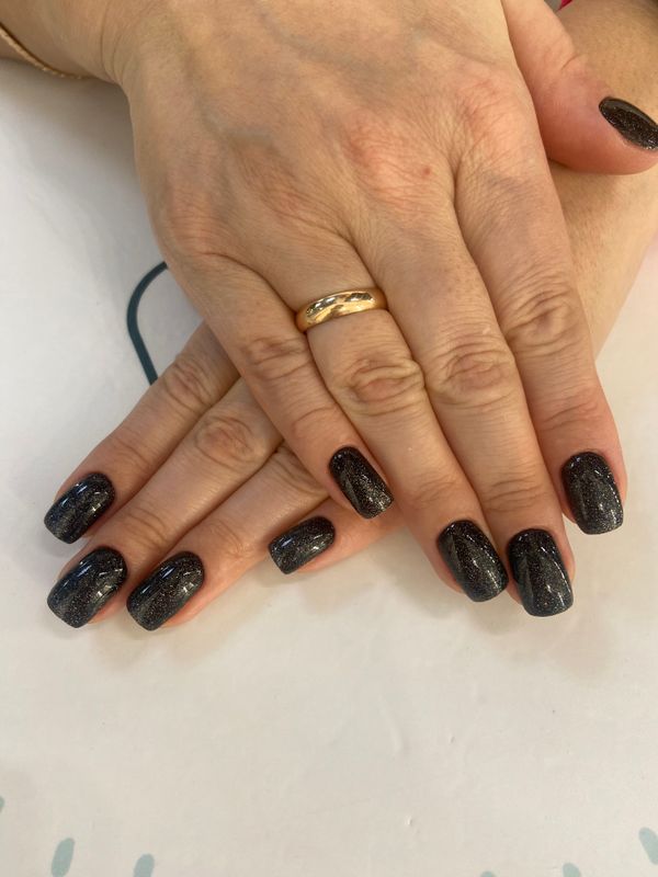 Маникюр, черный с серебром, глянцевый, лак с блестками, однотон