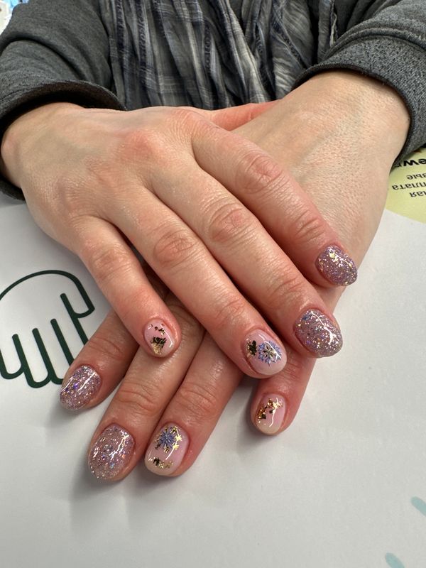 Маникюр, разная длинна/форма, комбинированный, глянцевый, разноцветный, лак с блестками, дизайн, новогодний, снежинка