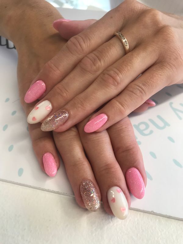 Маникюр, розовый, нежный, комбинированный, глянцевый, дизайн, сердечки, лак с блестками