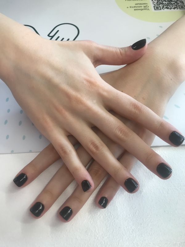Маникюр, недостаточно обработана кутикула, черный, глянцевый, однотон