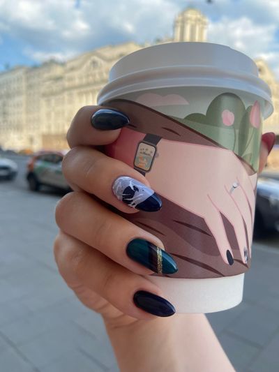 Маникюр, дизайн, глянцевый, абстракция, блестки, полоски, не под кутикулу, разные цвета, темносиний, изумруд, молочный, голубой, бордовый, золото