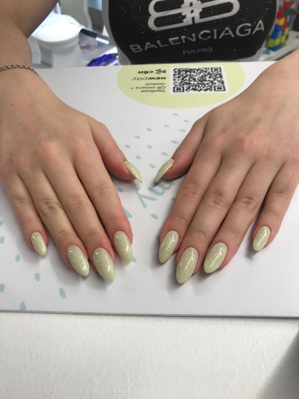 Маникюр, оливковый, глянцевый, глиттер, нюд, однотон, на каждый день