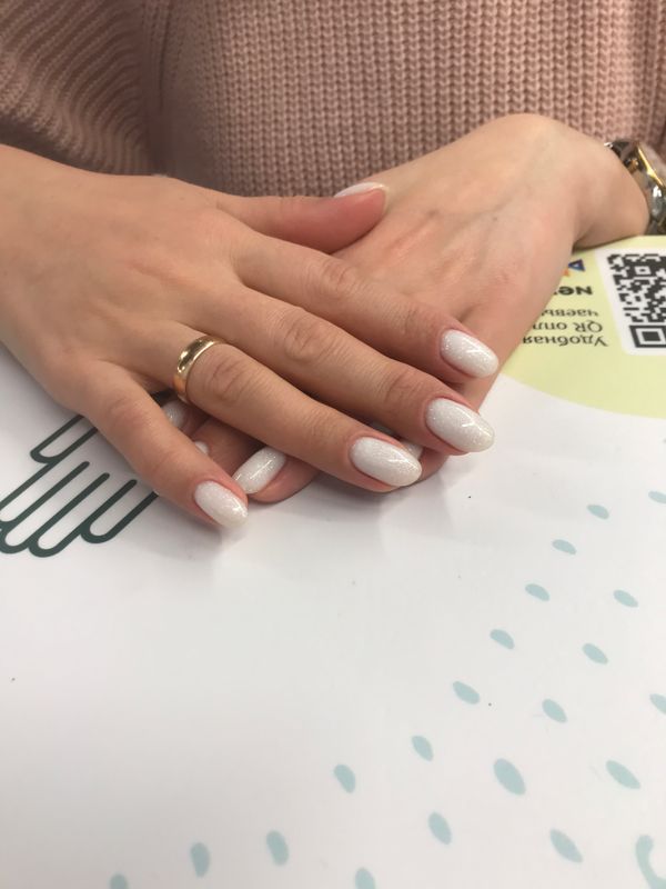 Маникюр, молочная база, глянцевый, глиттер, нюд, однотон, нежный