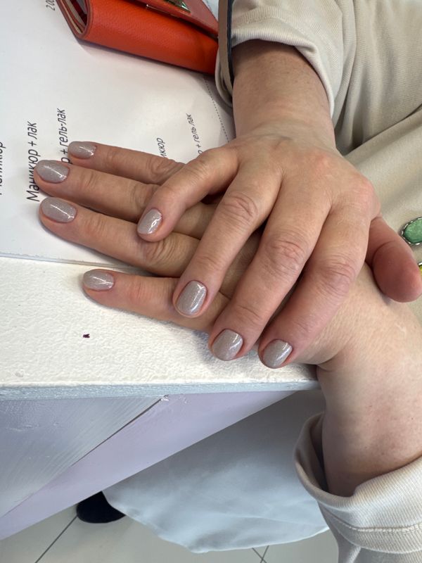 серый, глянцевый, нюд, однотон, лак с блестками, Маникюр, на каждый день
