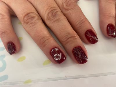 Маникюр, дизайн, глянцевый, блестки, стразы, рисунок, цветы, не под кутикулу, бордовый, белый