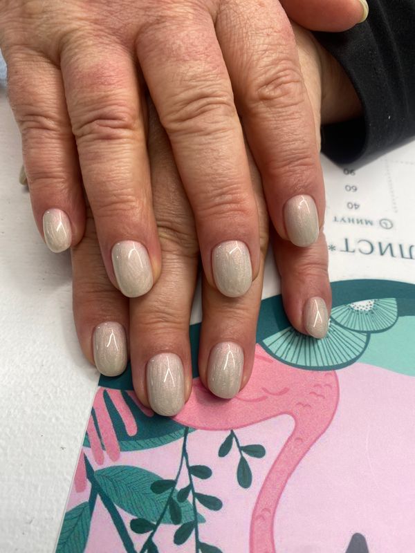 глянцевый, разная длинна, перламутр, однотон, лак с блестками, Маникюр, на каждый день, нежный