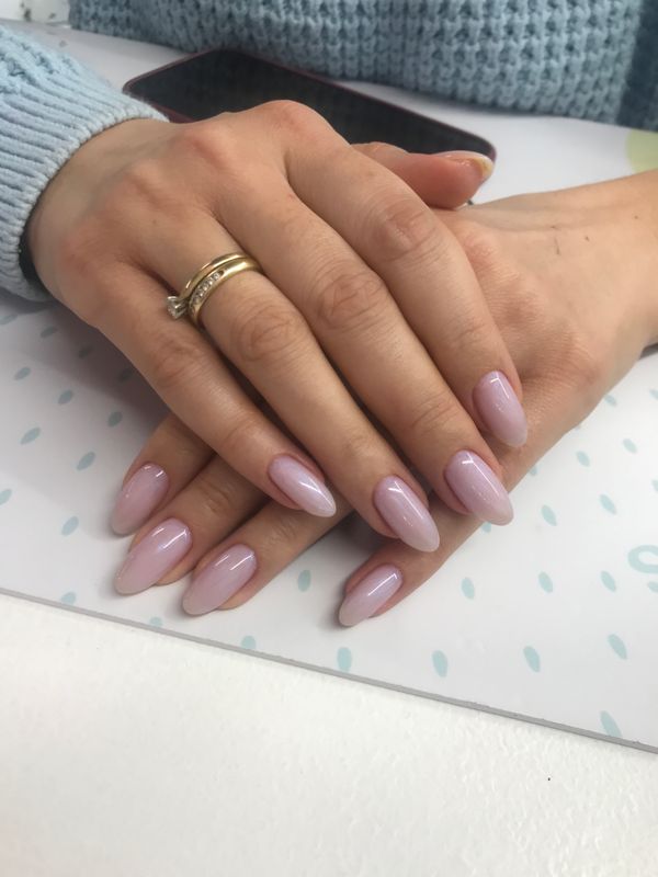 Маникюр, лавандовый, глянцевый, нюд, однотон, лак с блестками, нежный, на каждый день