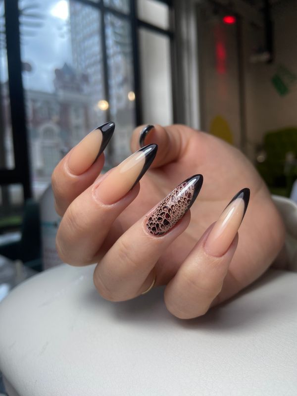 Маникюр, бежевый, глянцевый, дизайн, френч, кожа змеи, оригинальный