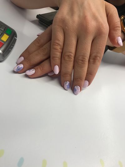 Маникюр, дизайн, глянцевый, нюд, цветы, молочная база, синий, черный