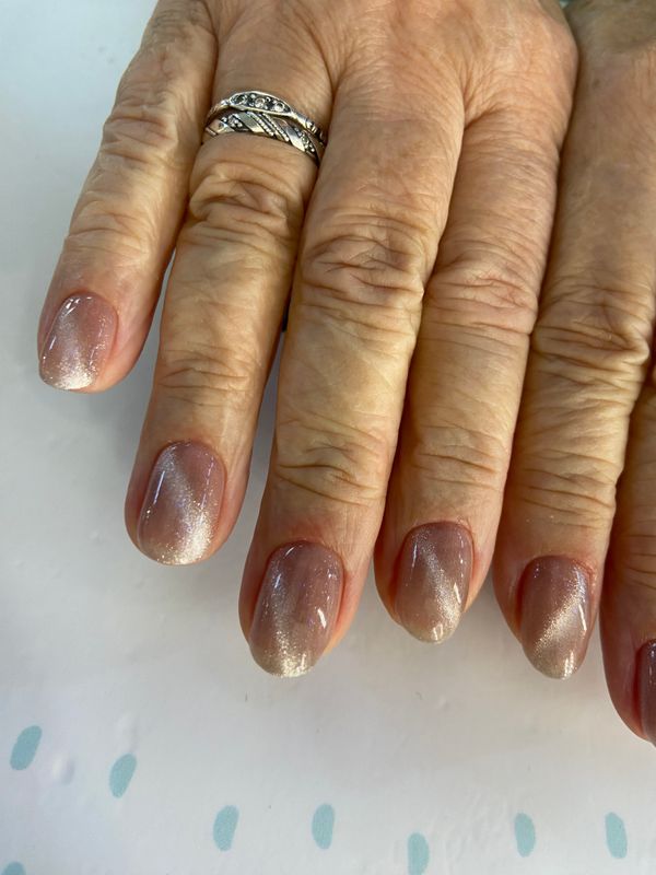 глянцевый, разная длинна/форма, бежевый, кошачий глаз, однотон, Маникюр, нежный