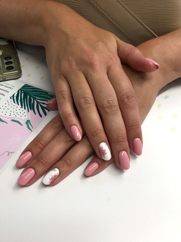 Маникюр, глянцевый, дизайн, цветы, нюд, пудровый