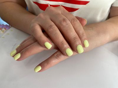 Маникюр, глянцевый, нюд, однотон, лимонный, светлый