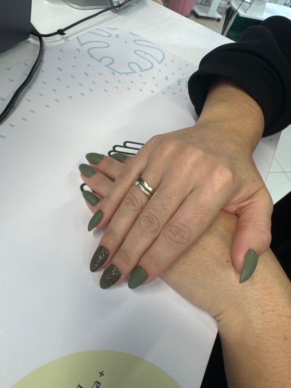 Маникюр, зеленый, комбинированный, матовый