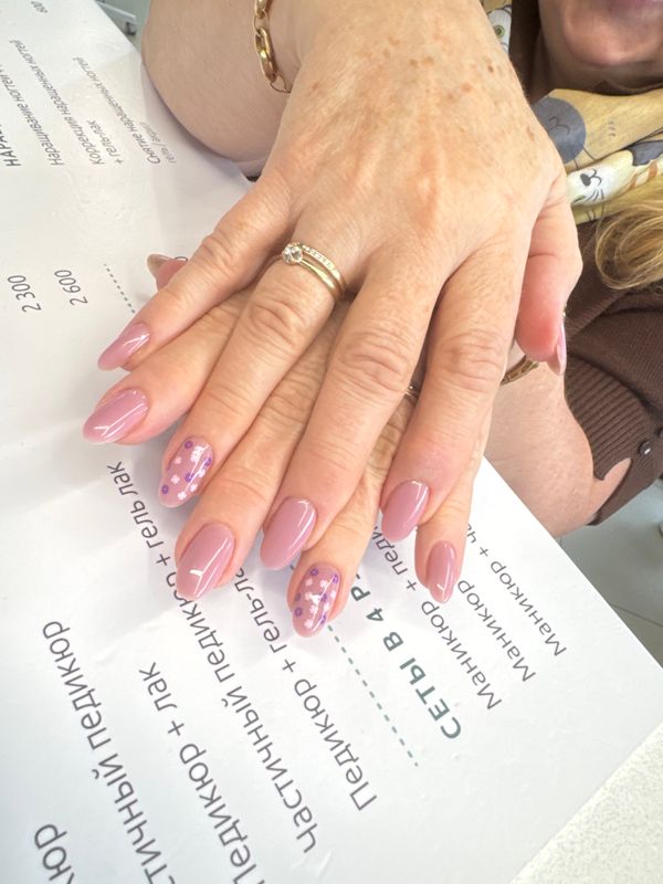 глянцевый, пудровый, нюд, однотон, Маникюр, на каждый день, нежный, дизайн, наклейка, цветы, минимализм