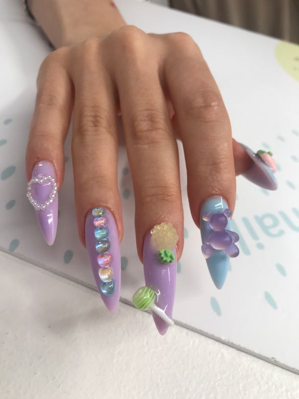 фиолетовый, Наращивание ногтей + гель-лак, комбинированный, дизайн, оригинальный, объемный маникюр, мишка, чупа чупс, сердечки, бусинки