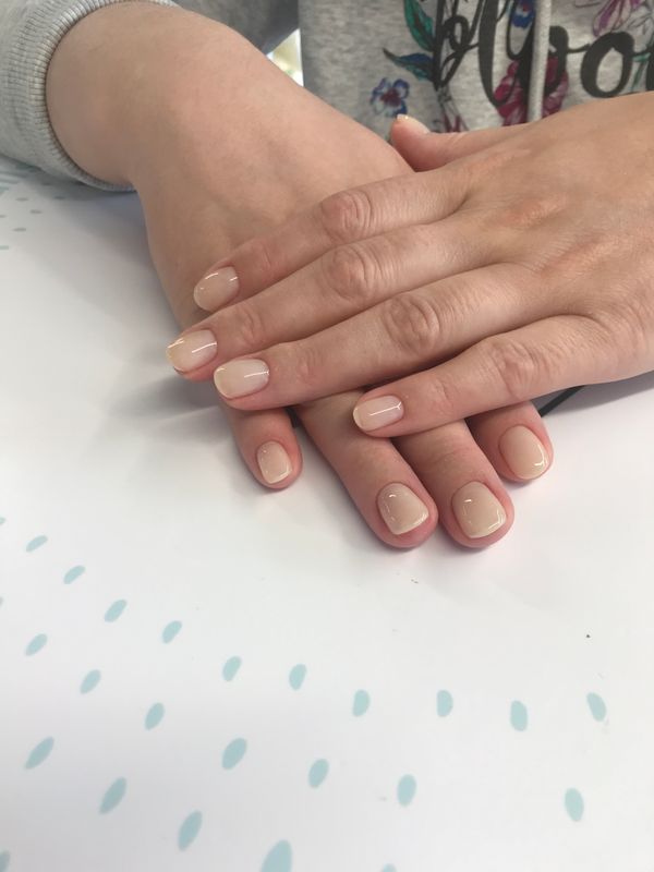 Маникюр, натуральный, глянцевый, нюд, однотон, на каждый день