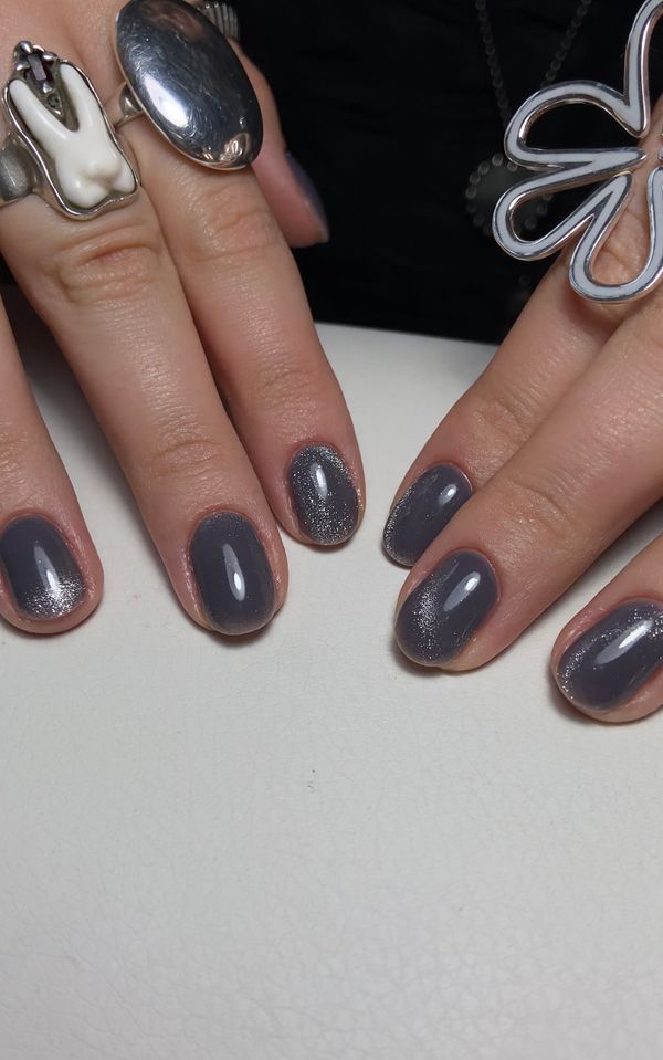 Маникюр, не под кутикулу, серый, глянцевый, кошачий глаз