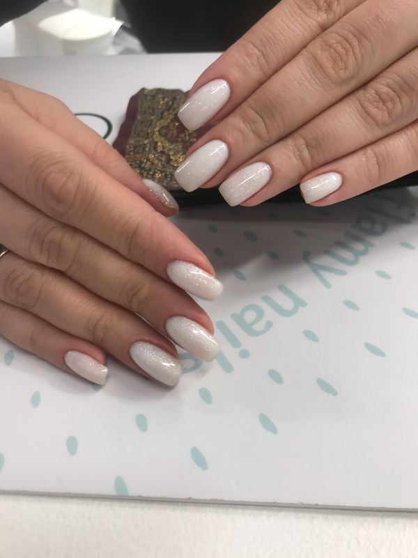 Маникюр, молочная база, глянцевый, глиттер, однотон, нюд, нежный