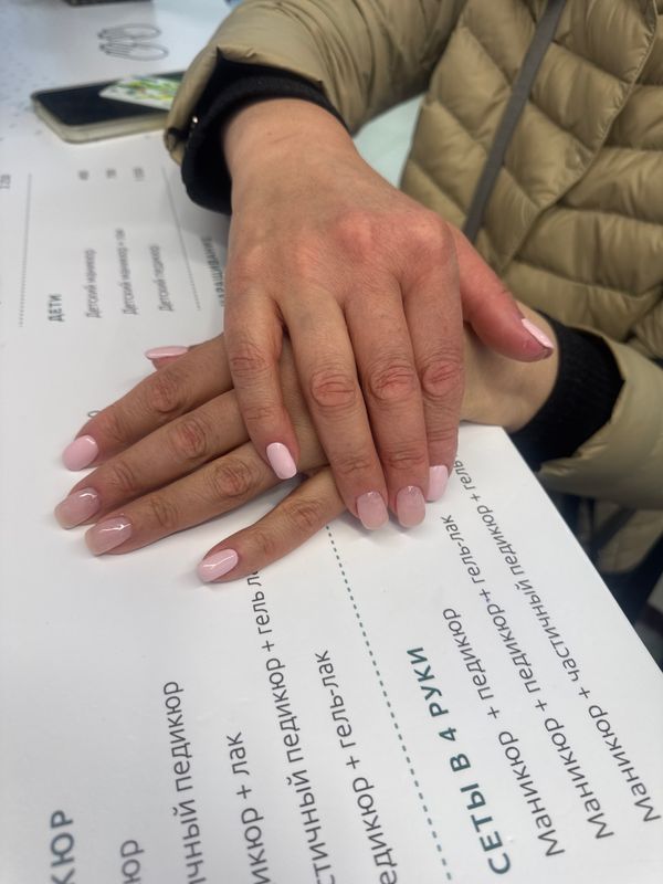 Маникюр, нежно розовый, на каждый день, комбинированный, нежный, глянцевый, лак с блестками, однотон