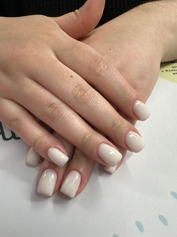 Маникюр, неправильная форма, молочная база, глянцевый, нюд, однотон, на каждый день