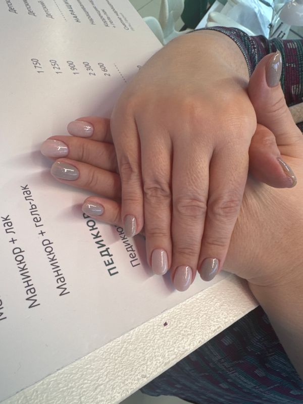 глянцевый, серый, нюд, лак с блестками, Маникюр, на каждый день, нежный