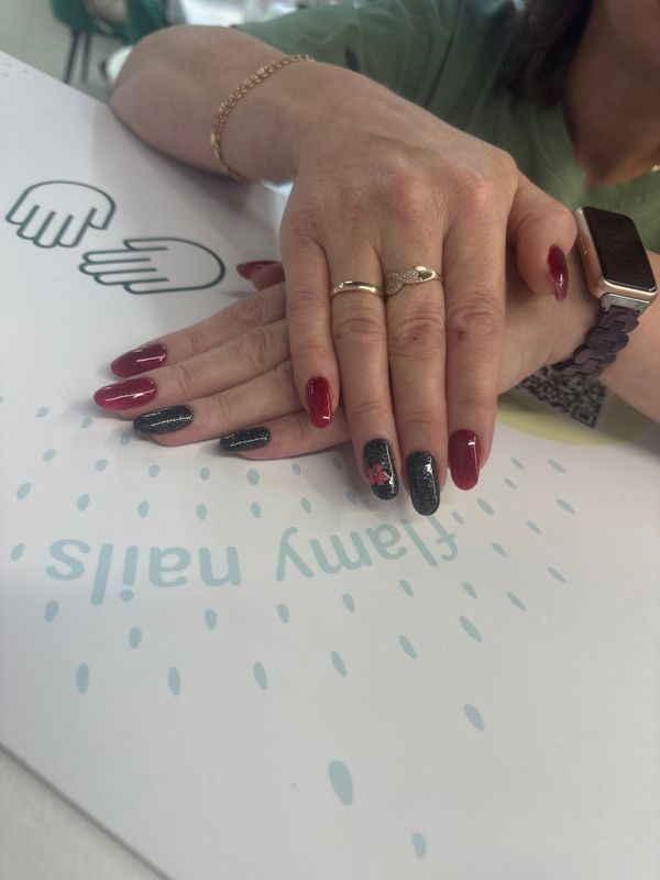 Маникюр, бордовый, глянцевый, винный, дизайн, комбинированный, наклейка, лак с блестками, минимализм, цветы