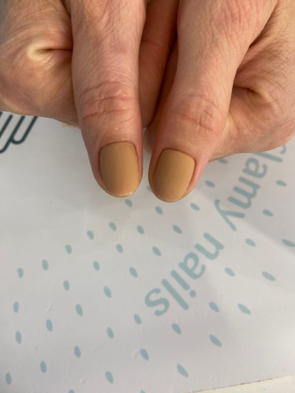 Маникюр, заусеницы, бежевый, на каждый день, разная форма, комбинированный, глянцевый, матовый, нюд, однотон