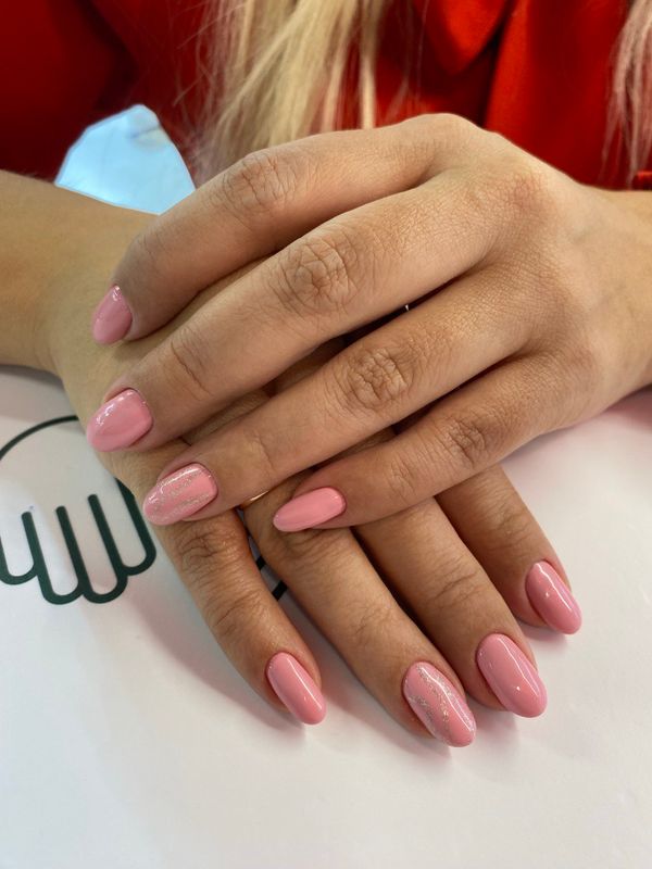 глянцевый, нежно розовый, нюд, однотон, Маникюр, на каждый день, нежный, дизайн, линии, блестки, минимализм