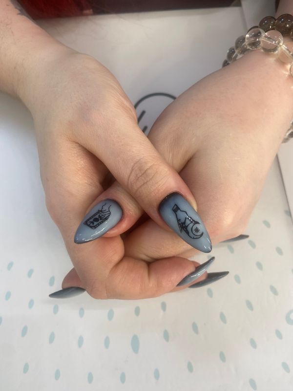 Маникюр, серый, глянцевый, дизайн, лунки, абстракция, рисунок, кисть руки, месяц, оригинальный