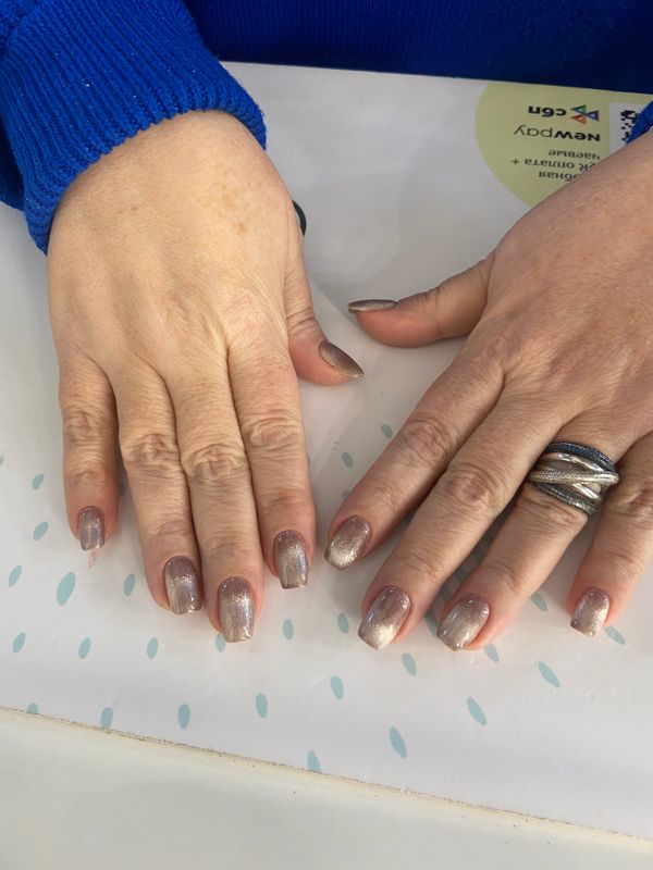 глянцевый, бежевый, разная длинна, кошачий глаз, однотон, Маникюр, на каждый день, нежный