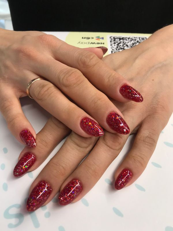Маникюр, бордовый, не под кутикулу, глянцевый, лак с блестками, однотон