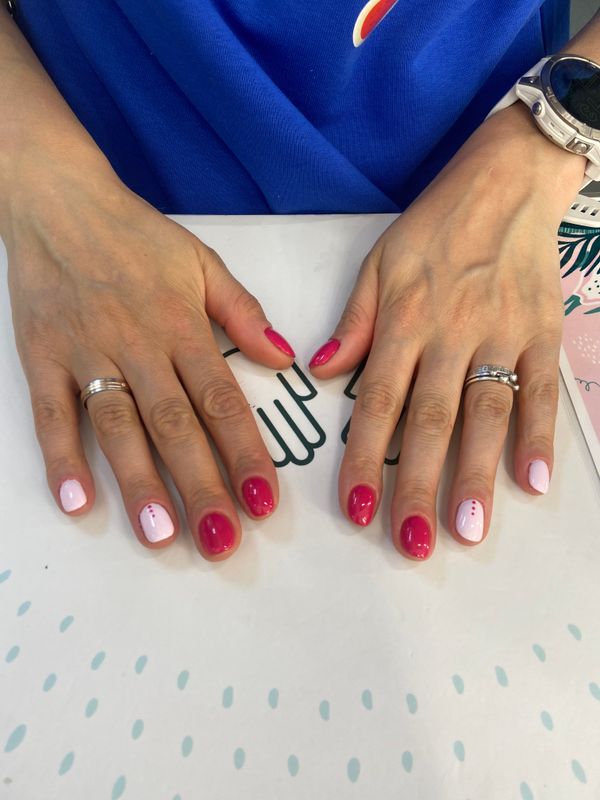 Маникюр, брусника, глянцевый, комбинированный, точки, дизайн, минимализм