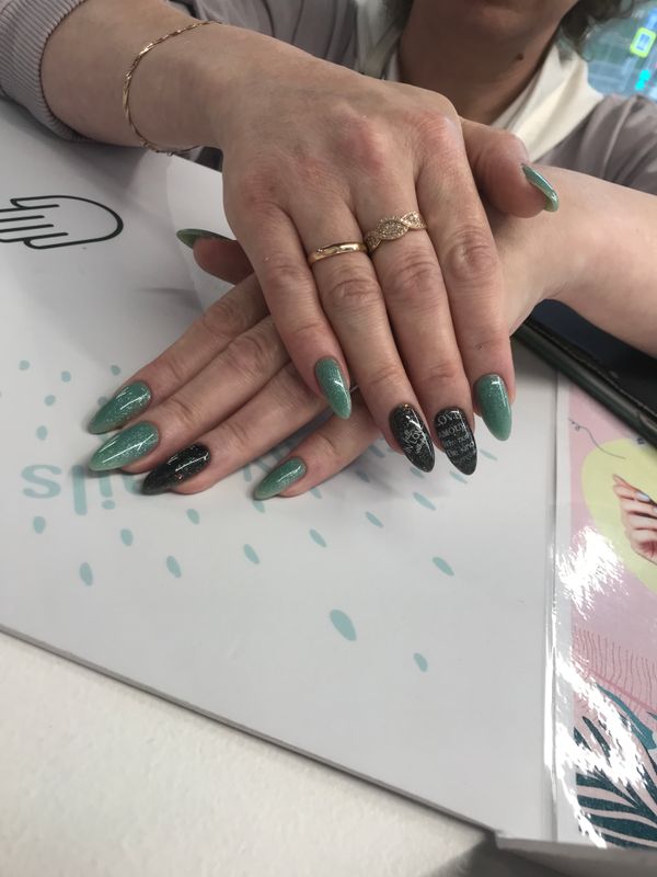 Маникюр, фисташковый, глянцевый, комбинированный, лак с блестками, дизайн, Стемпинг, надпись