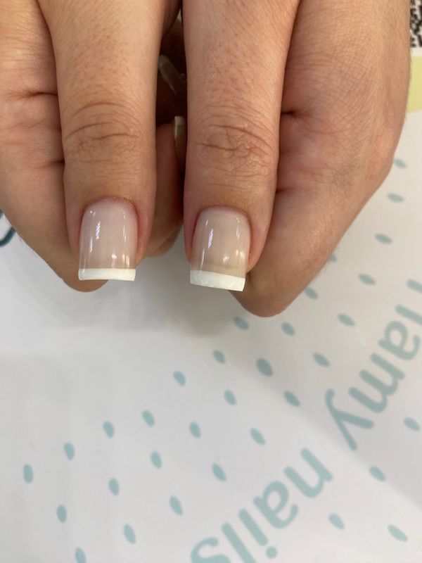 Маникюр, недостаточно обработана кутикула, молочный, глянцевый, объемный дизайн, сердечки, жемчужинки, френч, классический, праздничный