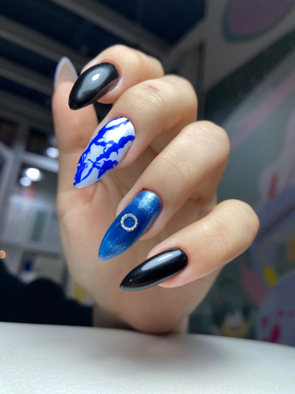 Маникюр, не под кутикулу, синий, глянцевый, комбинированный, дизайн, геометрия, блестки, оригинальный