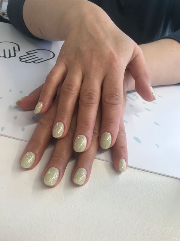 Маникюр, разная длинна/форма, оливковый, глянцевый, лак с блестками, нюд, однотон