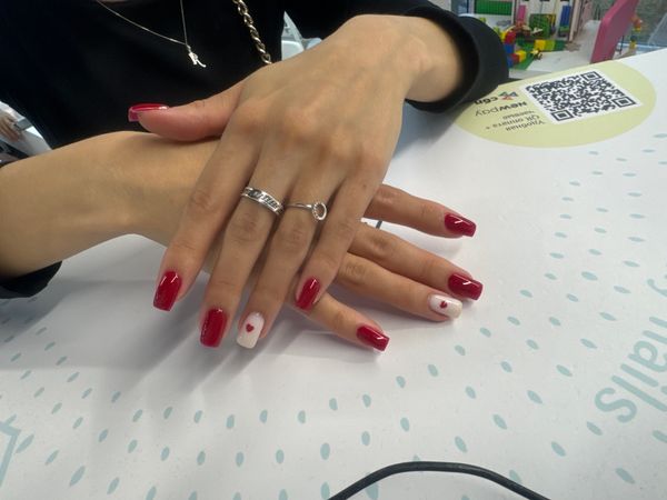 Маникюр, бордовый, глянцевый, дизайн, сердечки, минимализм